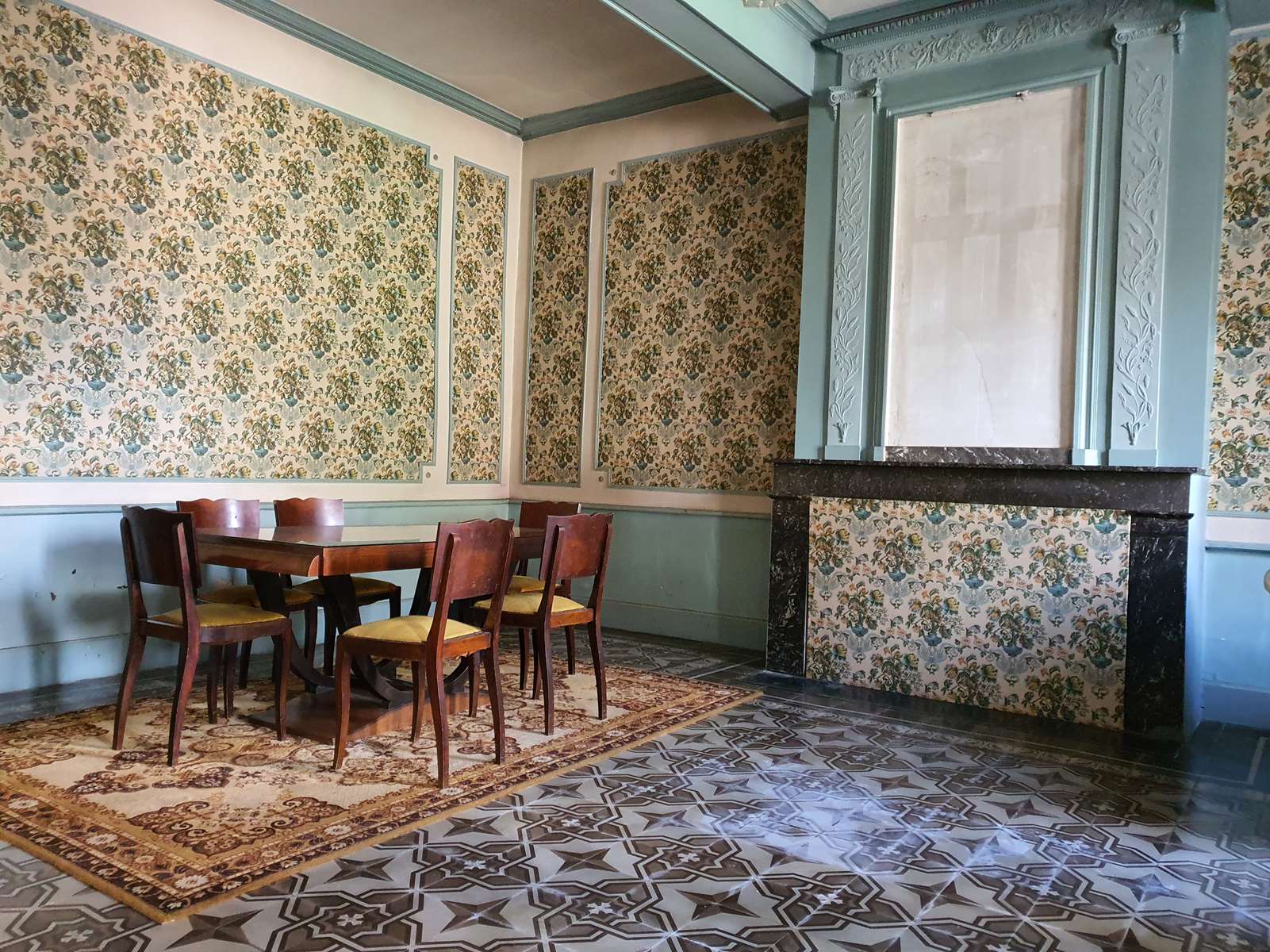 Grand-Salon-Vianne-Bastide-AMGH-Immobilier