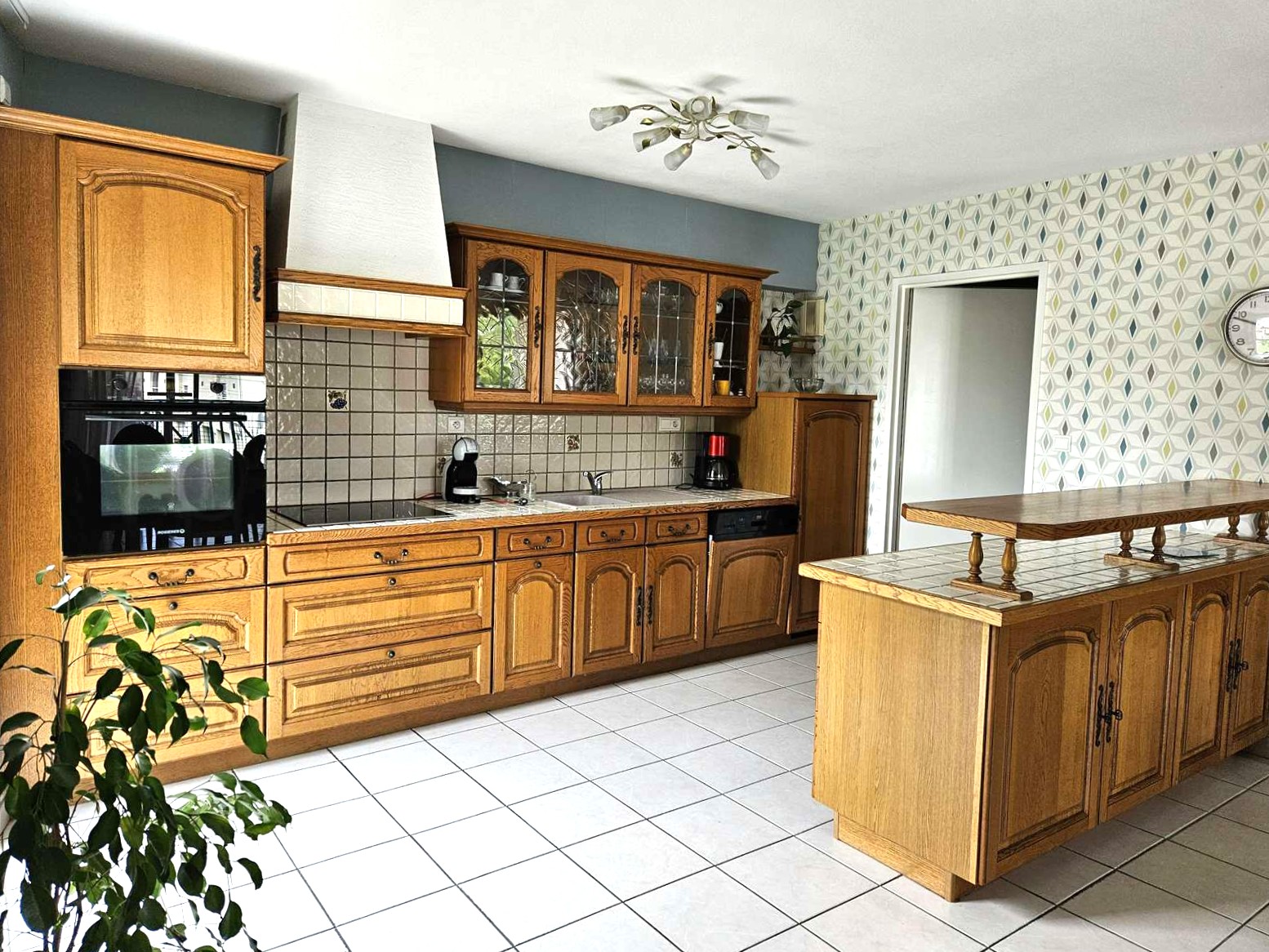 Cuisine-amenagee-equipee-Americaine-appartement-lumineux-Ville-neuve-sur-Lot-AMGH-IMMOBILIER