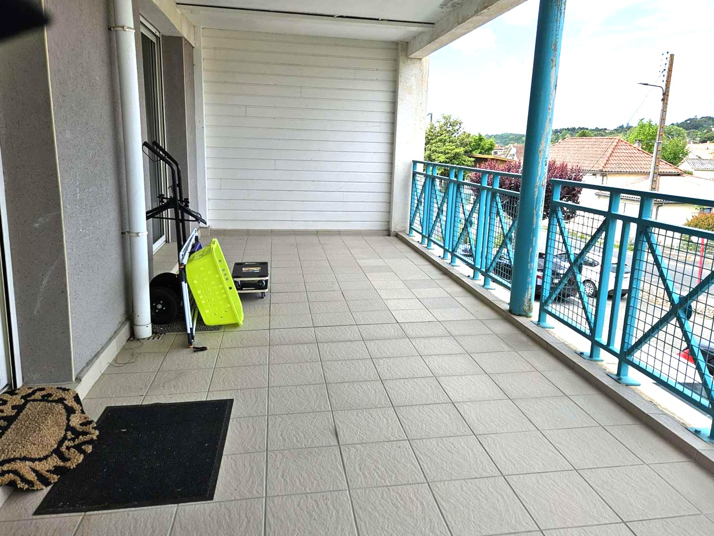 Grande-terrase-double-baies-vitrees-appartement-lumineux-Ville-neuve-sur-Lot-AMGH-IMMOBILIER