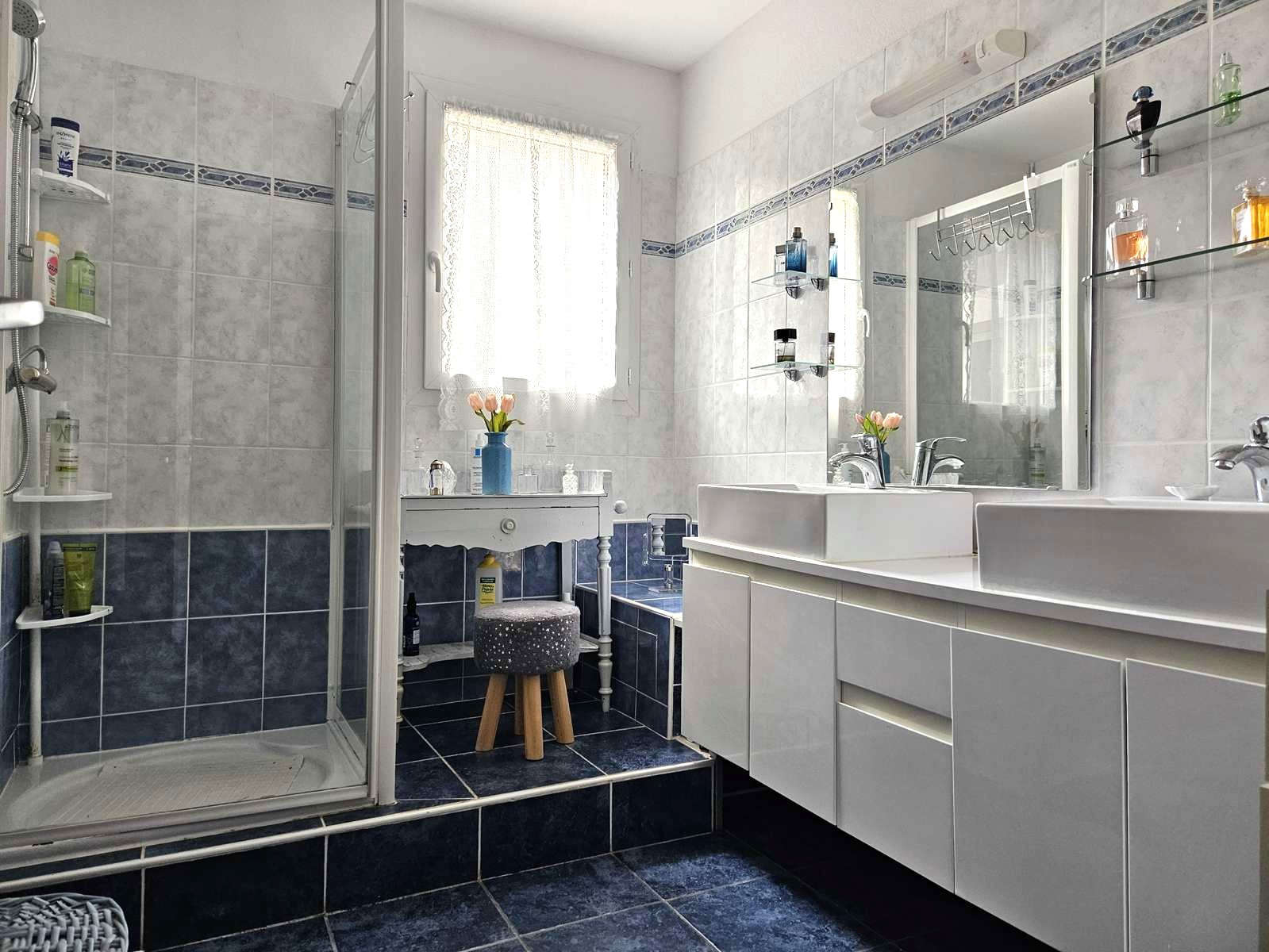 Salle-deau-appartement-lumineux-Ville-neuve-sur-Lot-AMGH-IMMOBILIER