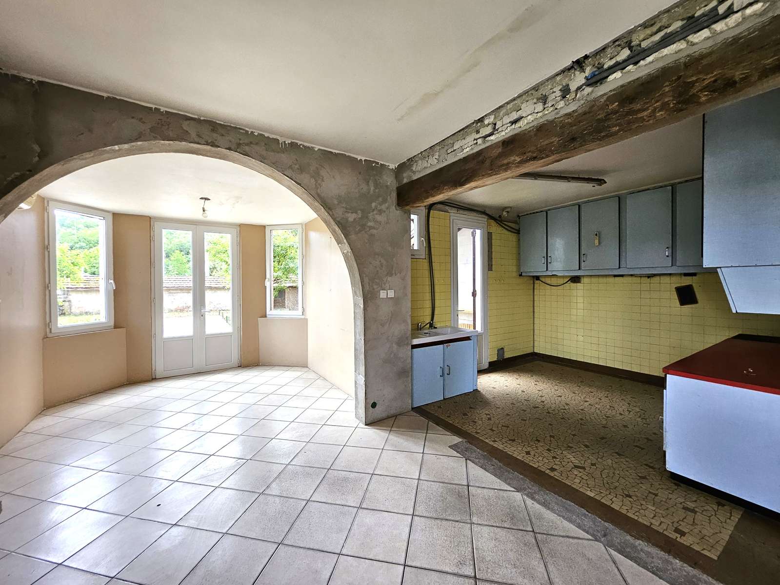 Sejour-cuisine-Maison-Mitoyenne-une-face-Interieur-Exclusivite-AMGH-IIMMOBILIER