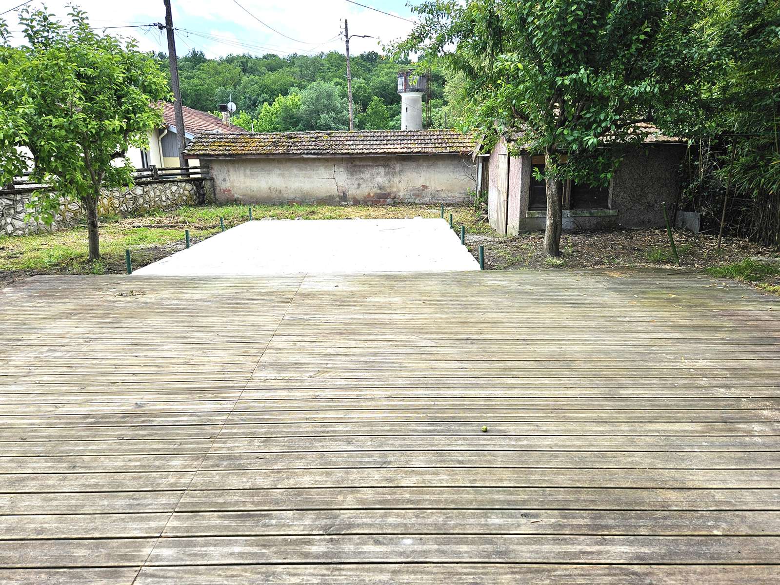 Terrasse-Bois-Stabulation-Maison-Mitoyenne-une-face-Exterieur-Exclusivite-AMGH-IIMMOBILIER