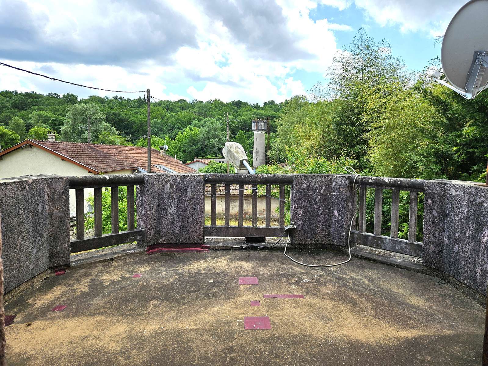 Terrasse-Chambre-deux-etage-Maison-Mitoyenne-une-face-Interieur-Exclusivite-AMGH-IIMMOBILIER