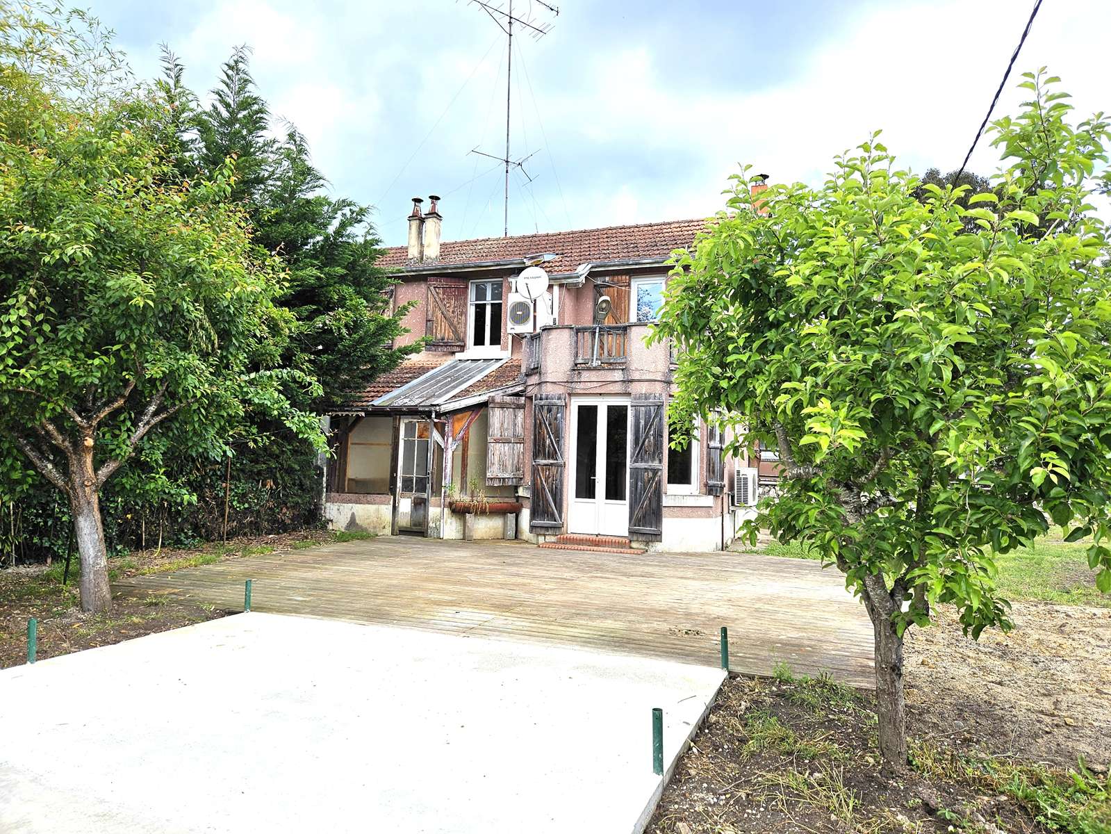 Terrasses-Maison-Mitoyenne-une-face-Exterieur-Exclusivite-AMGH-IIMMOBILIER