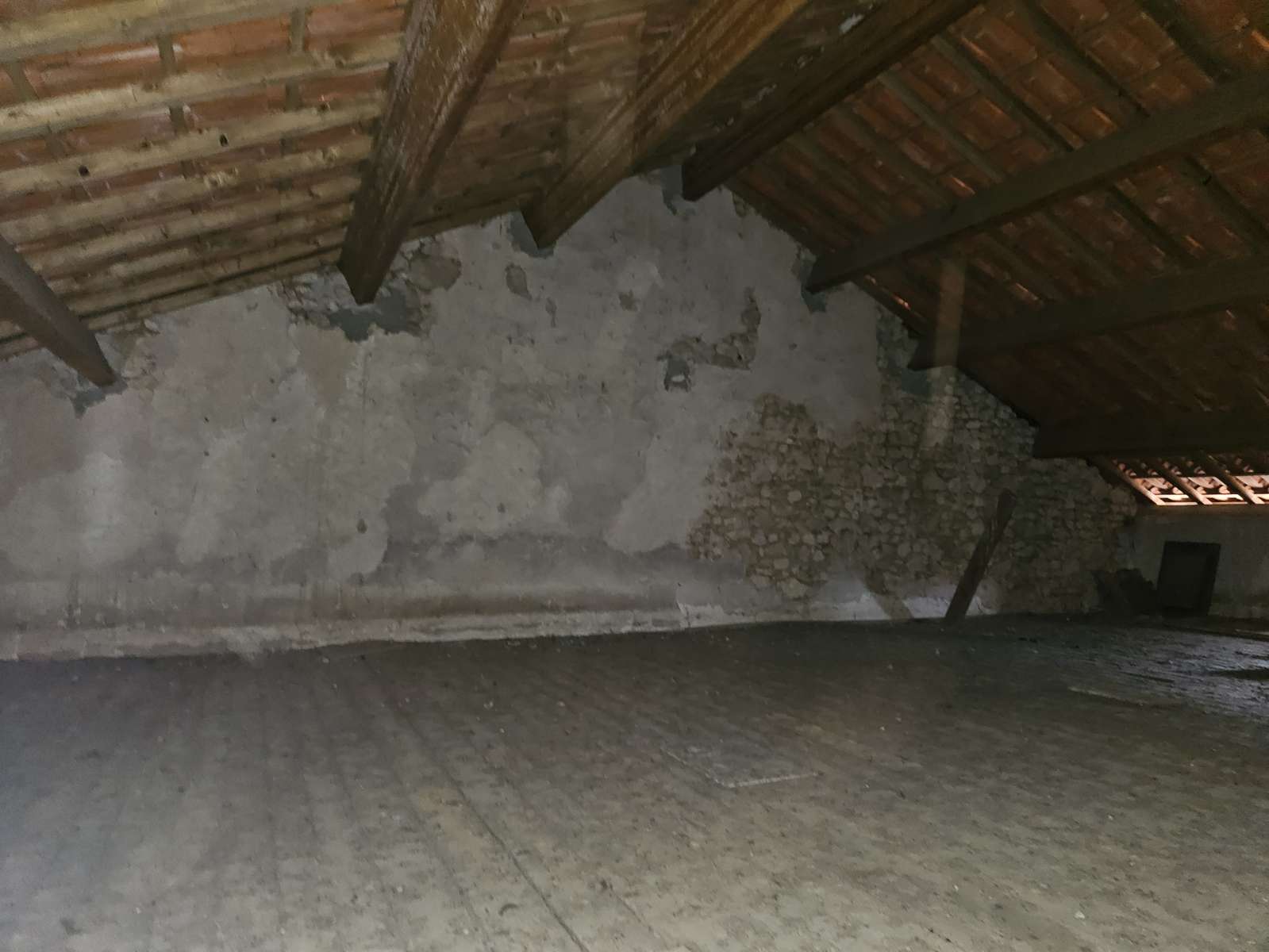 Garage-SOS-grand-grenier-AMGH-IMMOBILIER