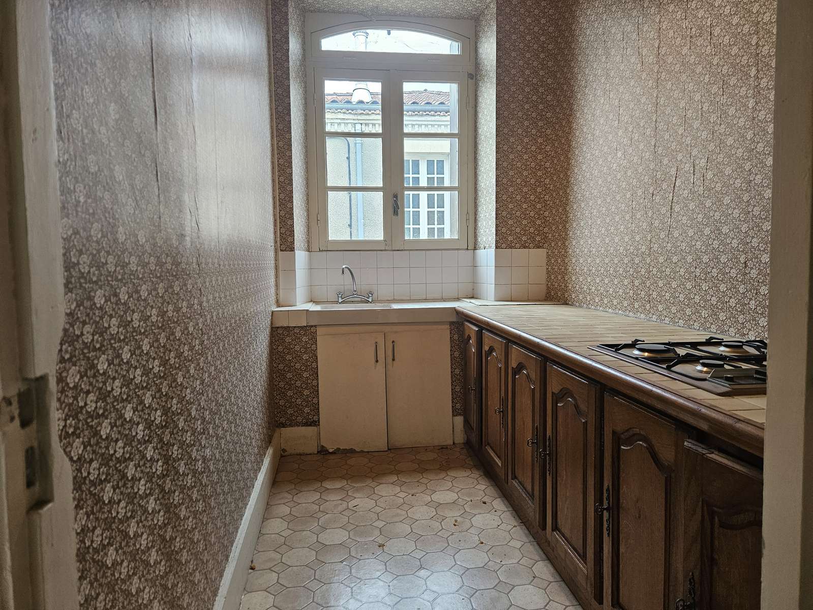 Maison-dangle-SOS-centre-village-Cuisine-1er-AMGH-IMMOBILIER