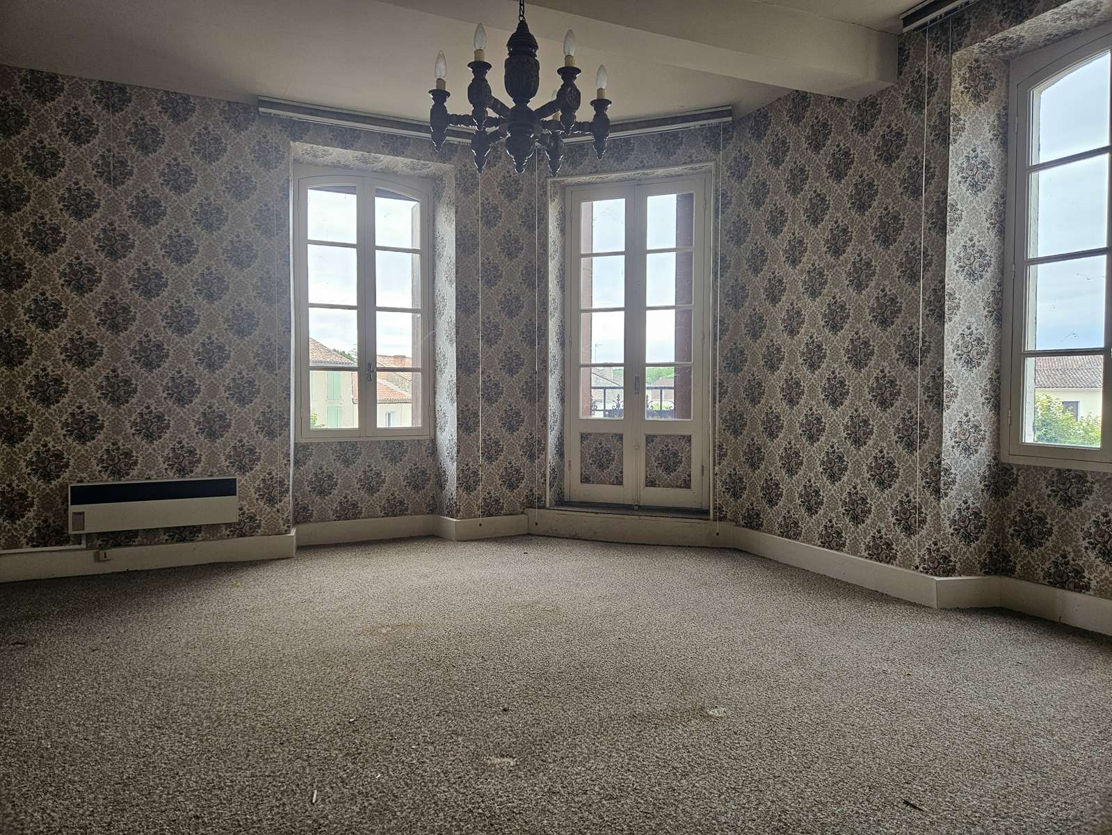 Maison-dangle-SOS-centre-village-Sejour-1er-AMGH-IMMOBILIER