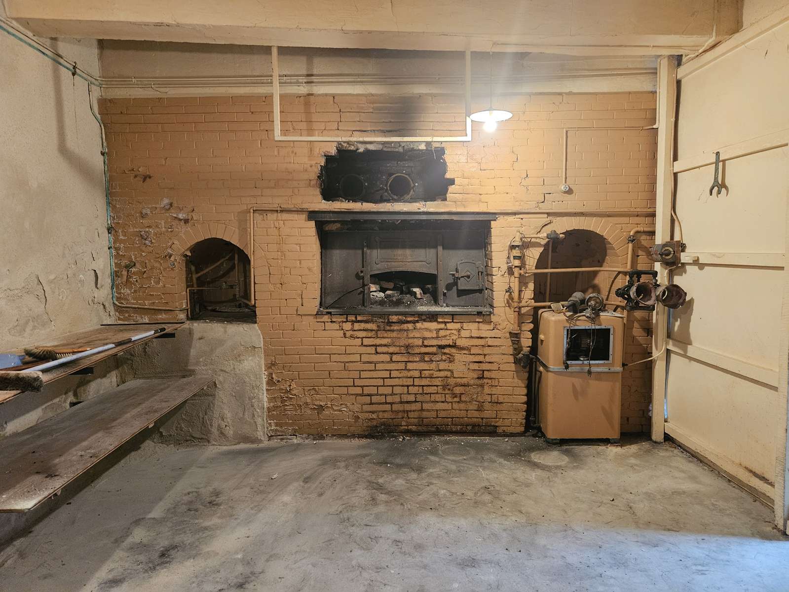 Maison-dangle-SOS-centre-village-ancien-four-a-pain-AMGH-IMMOBILIER