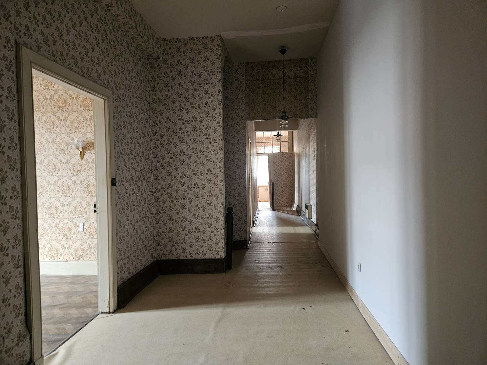 Maison-dangle-SOS-centre-village-palier-degagement-AMGH-IMMOBILIER