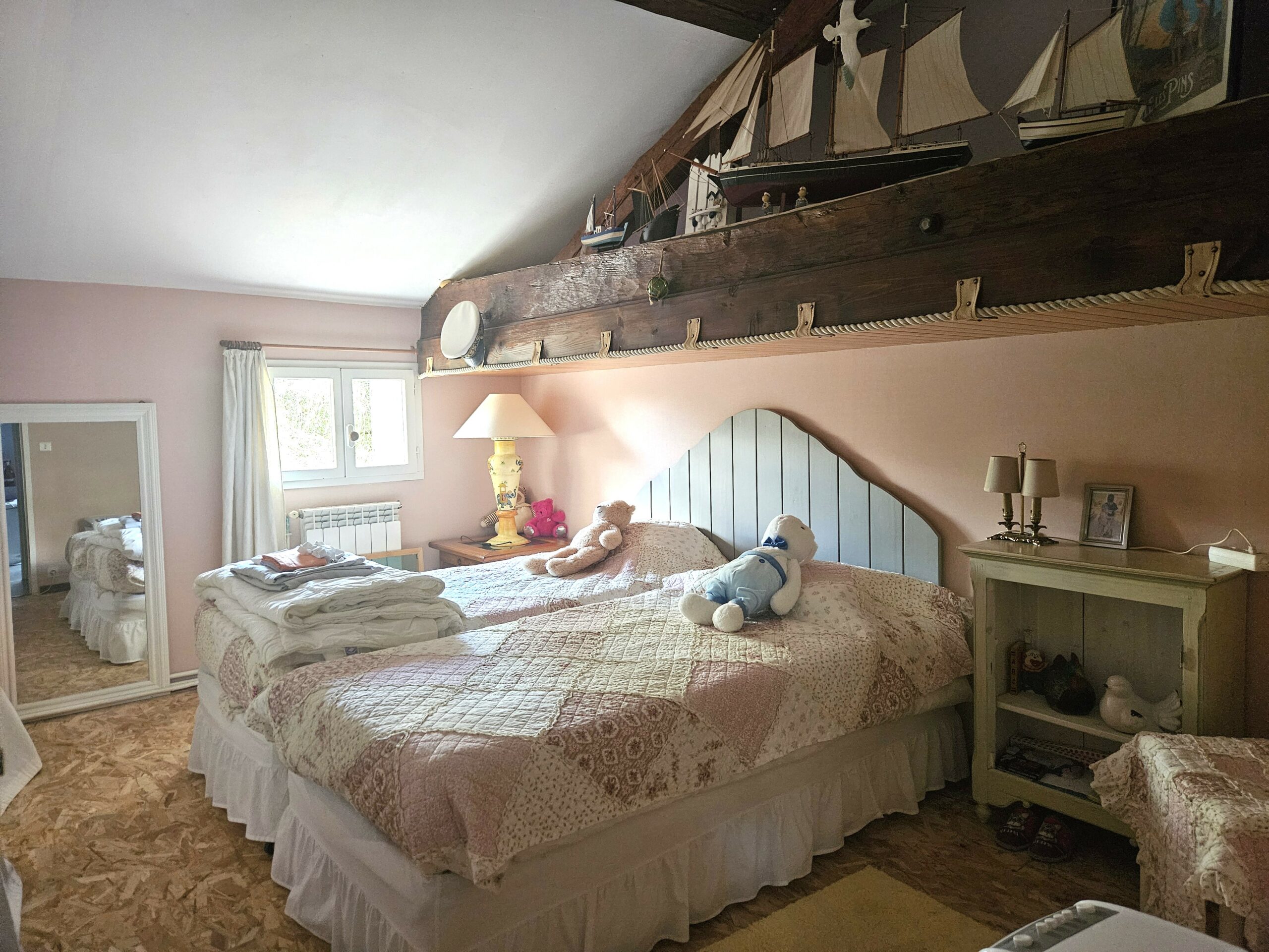 belle-maison-pierre-Anzex-Castejaloux-chambre-spacieuse-AMGH-IMMOBILIER