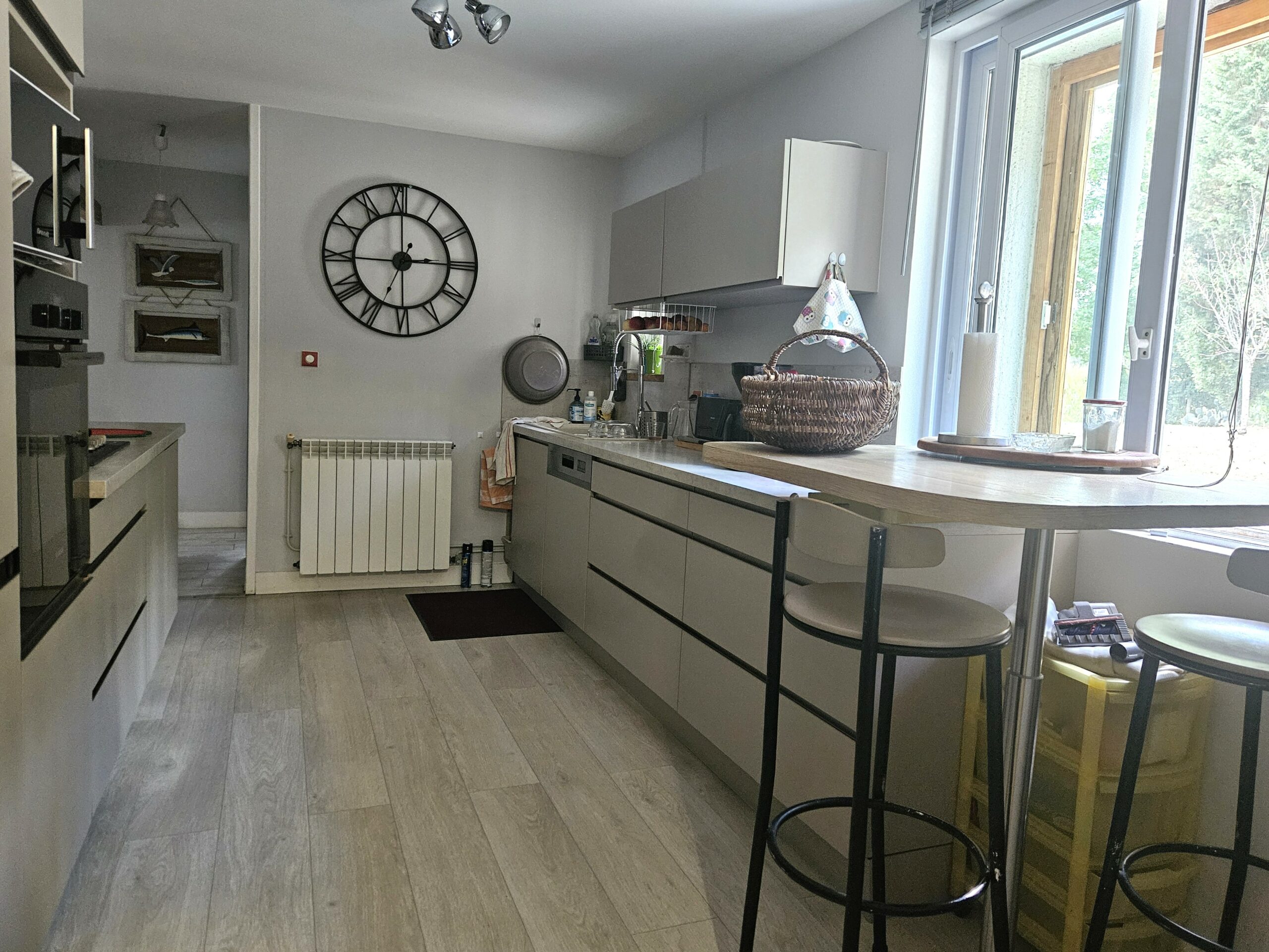 belle-maison-pierre-Anzex-Castejaloux-cuisine-equipee-AMGH-IMMOBILIER