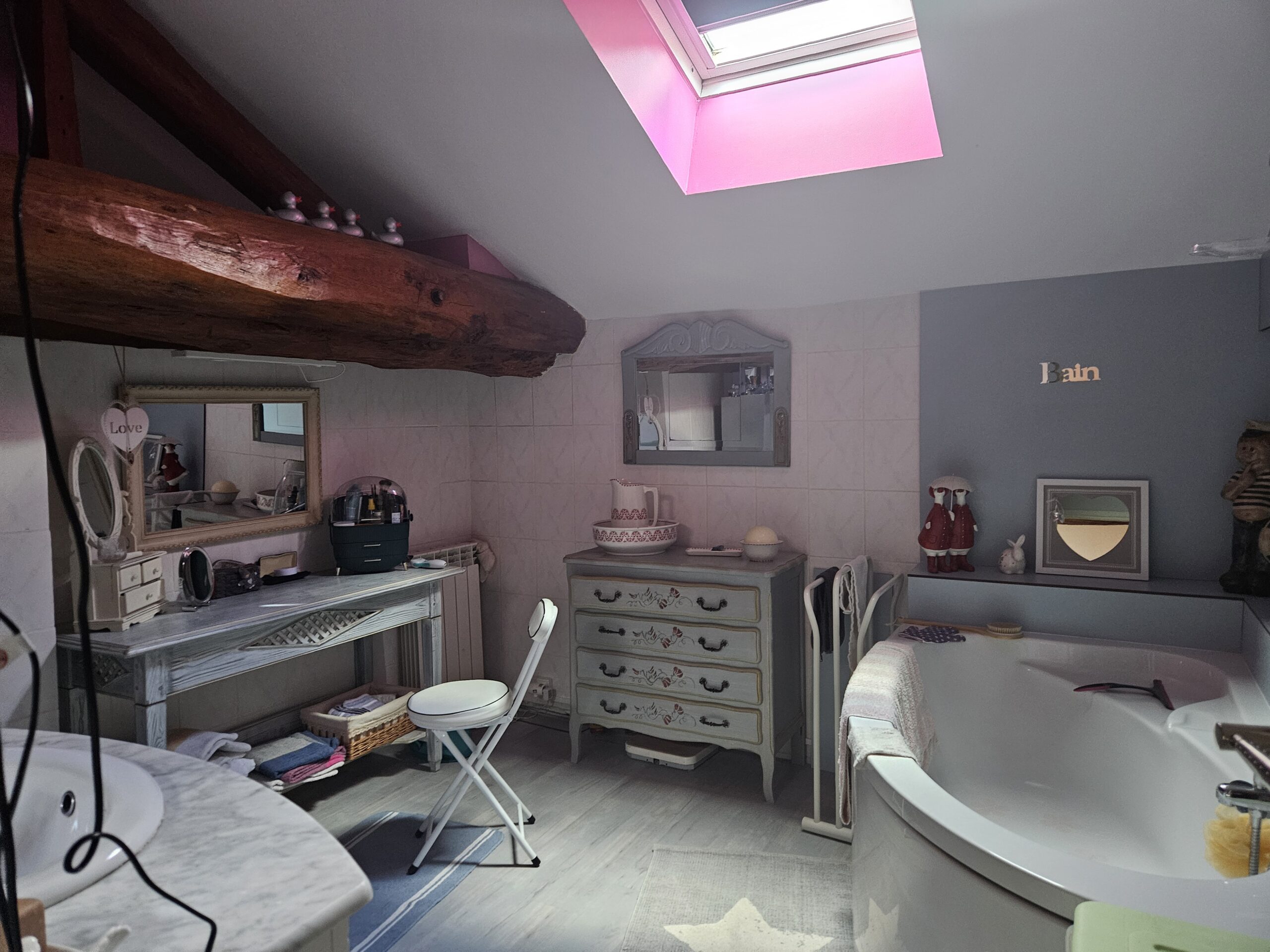 belle-maison-pierre-Anzex-Castejaloux-sale-de-bain-AMGH-IMMOBILIER