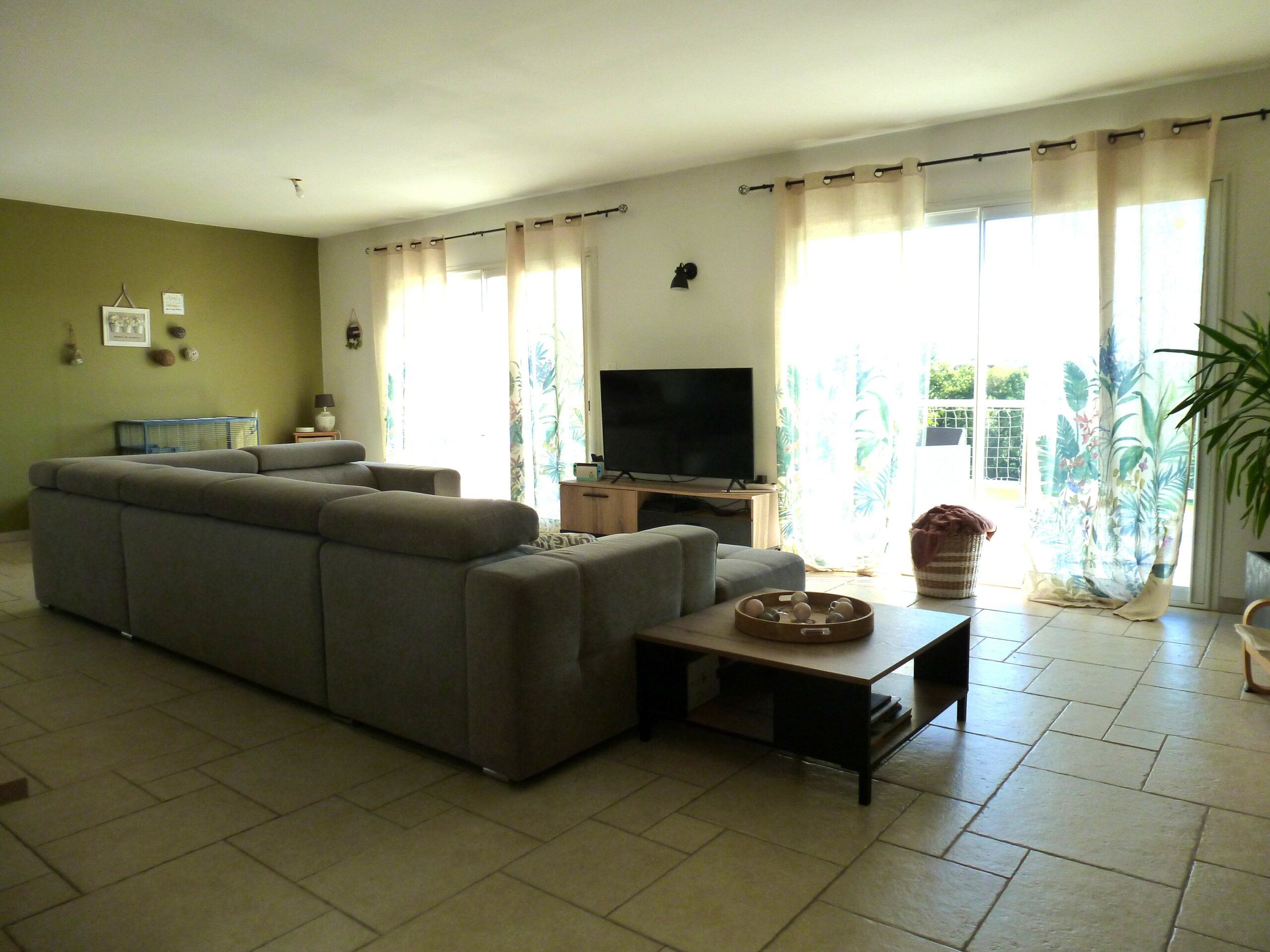 maison-contemporaine-2011-exclusivite-Massoules-Penne-dAgenais-Salon-ouverture-terrasse