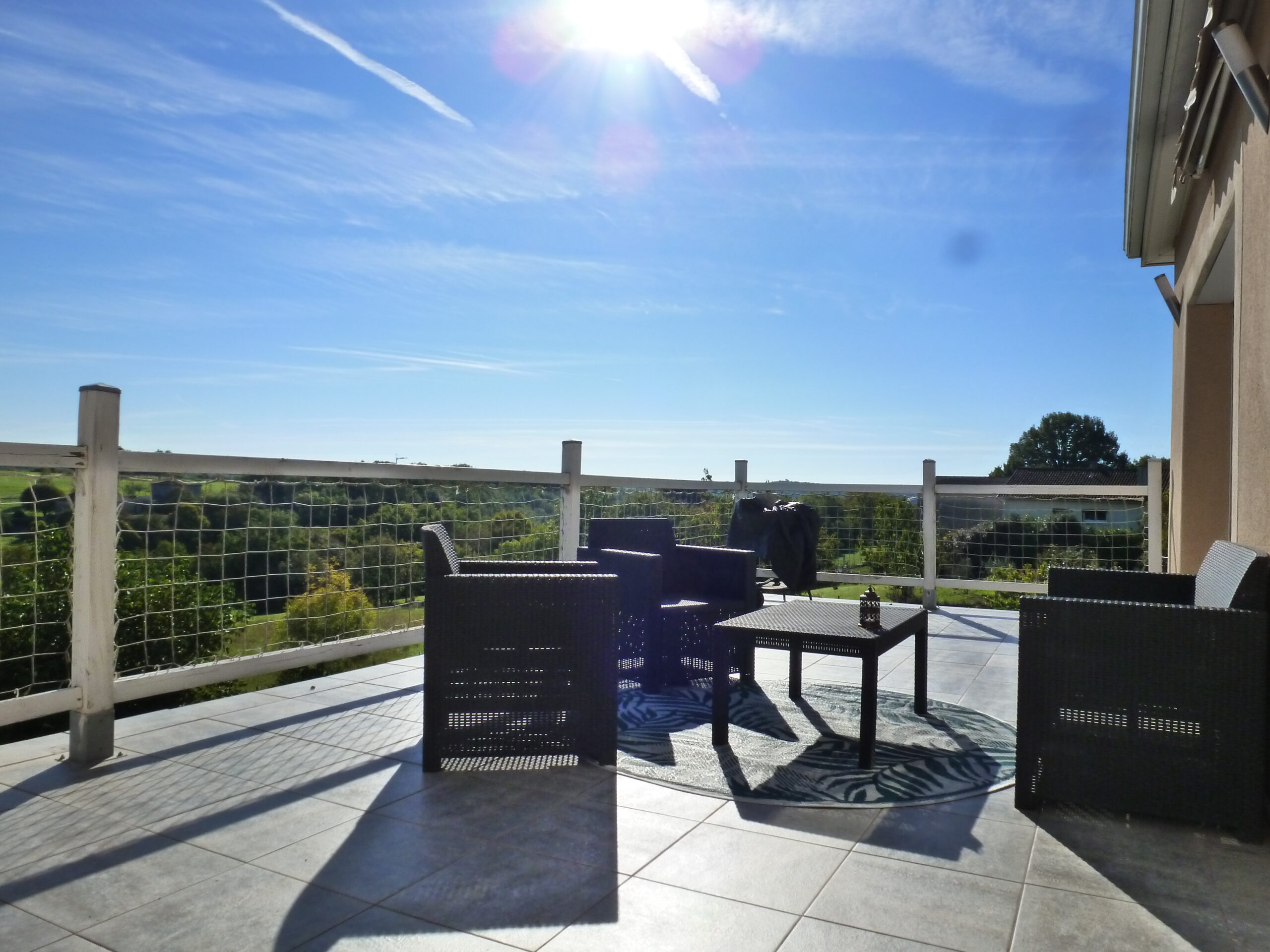 maison-contemporaine-2011-exclusivite-Massoules-Penne-dAgenais-Terrasse-Vue