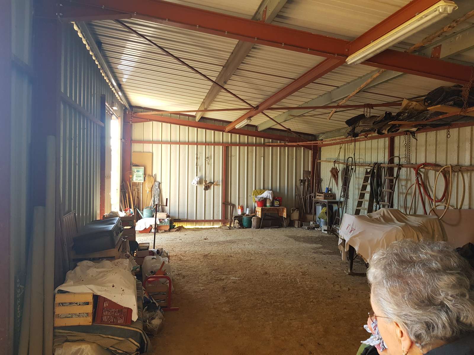 Hangar-metallique-maison-villa-plein-pied-Feugarolles