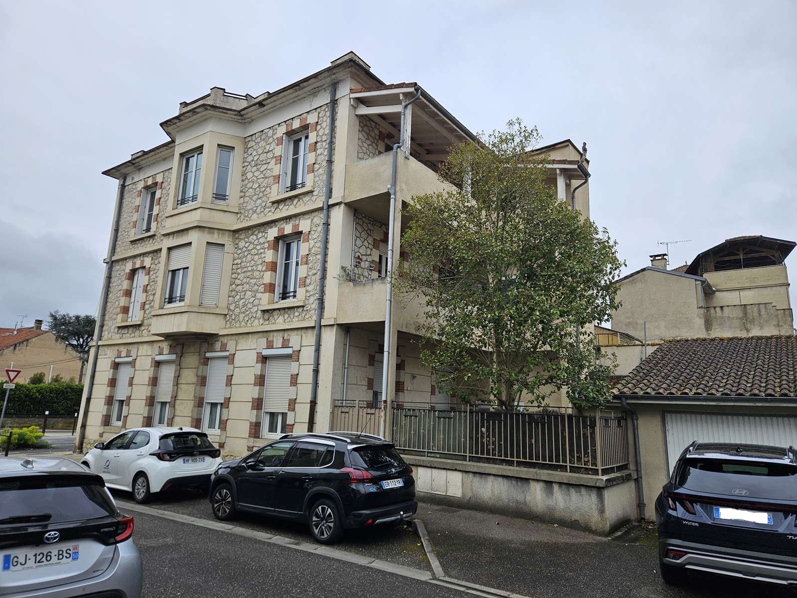 Immeuble-trois-appartement-et-trois-garages-facade-arriere-amghimmobilier