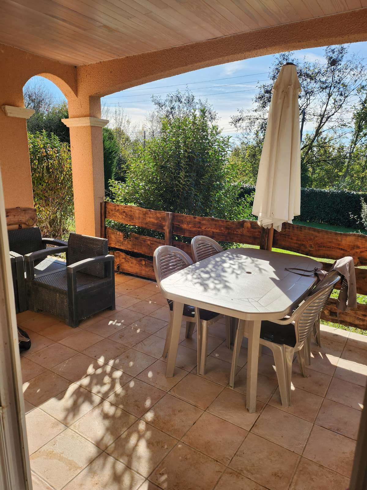 Terrasse-maison-villa-plein-pied-Feugarolles-rotated