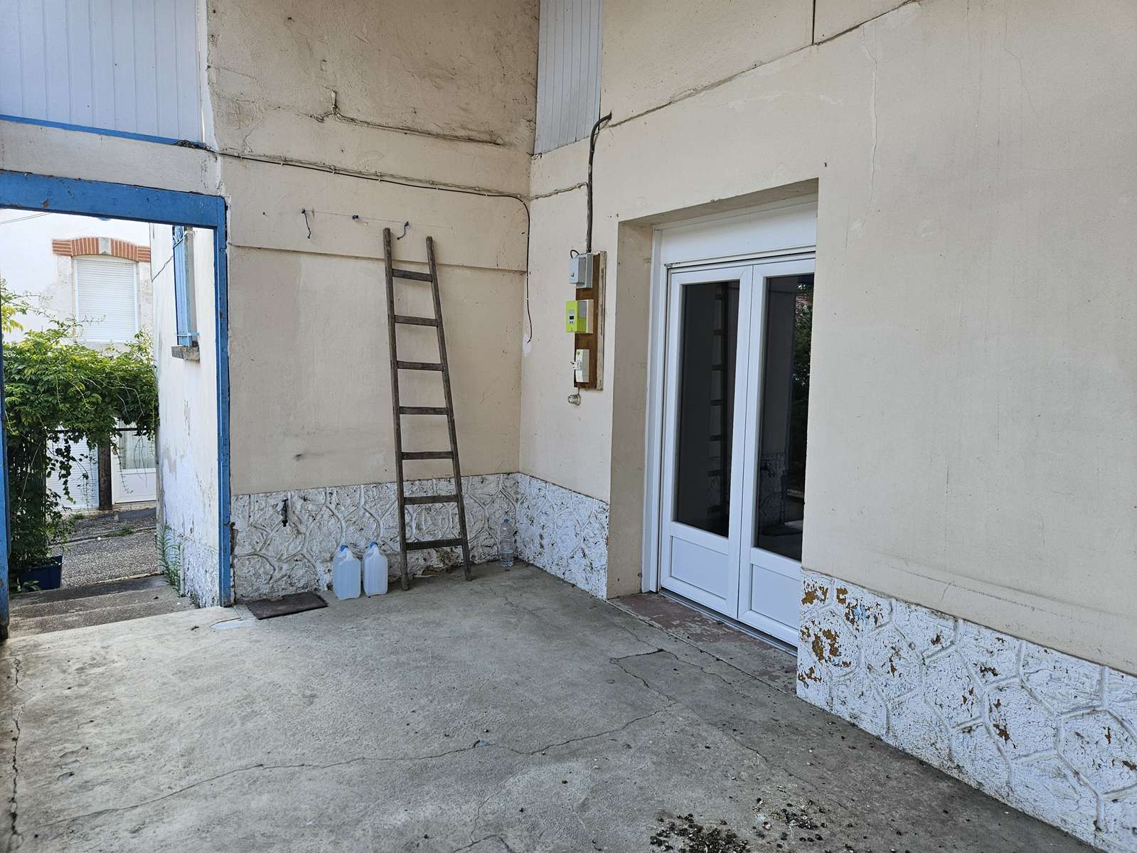 Terrasse-entree-maison-ville-Buzet-47160-AMGH-IMMOBILIER