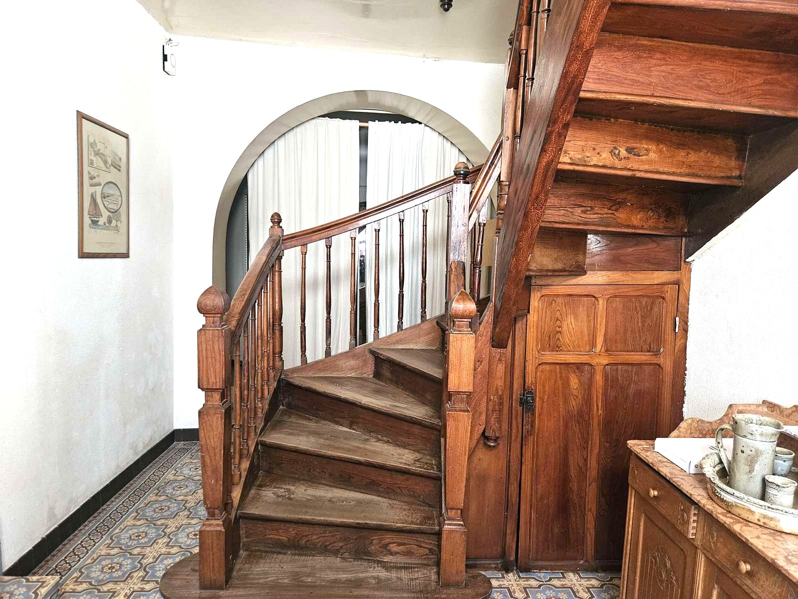 AMG-entree-escalier-bois-maison-buzet
