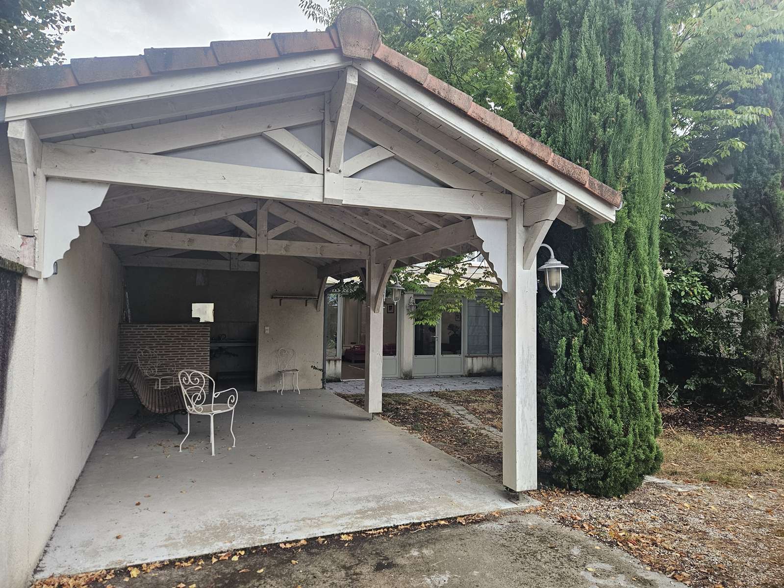 Auvent-exterieur-maison-de-ville-Nerac-AMGH-IMMOBILIER