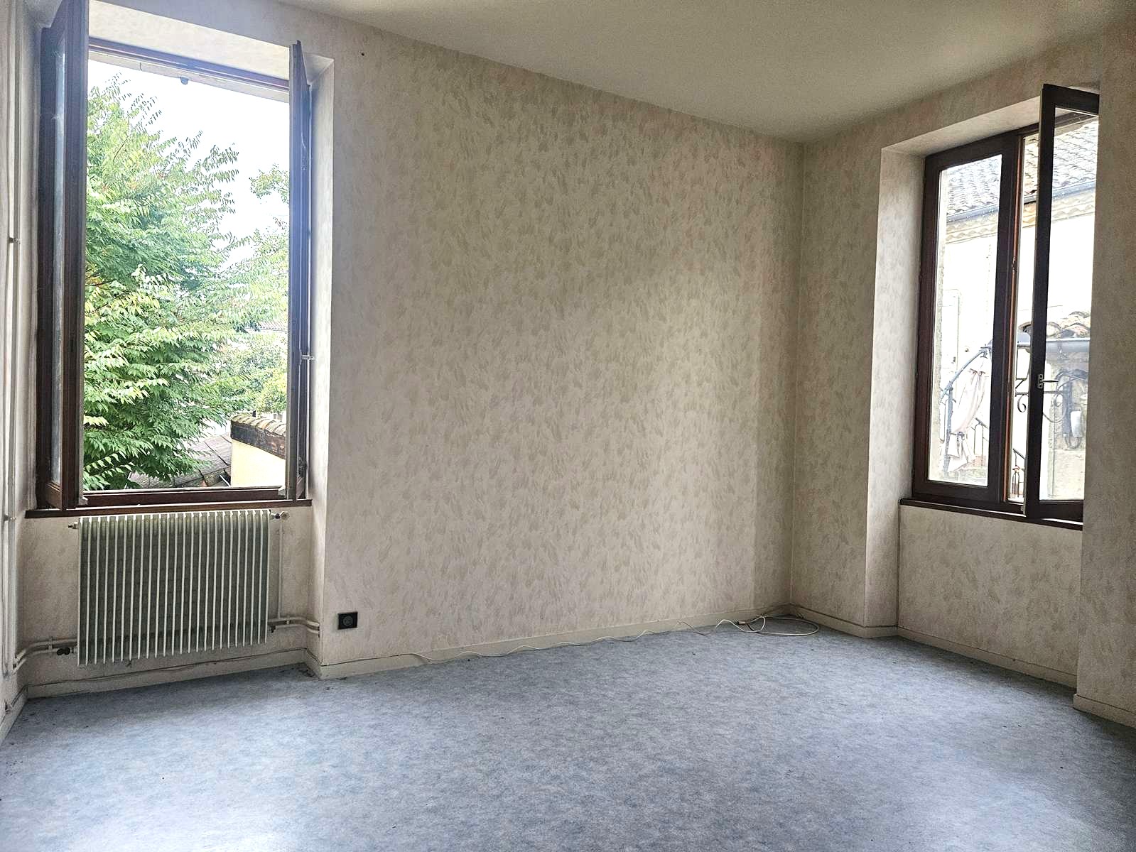 Chambre-deux-premier-etage-maison-de-ville-Nerac-AMGH-IMMOBILIER