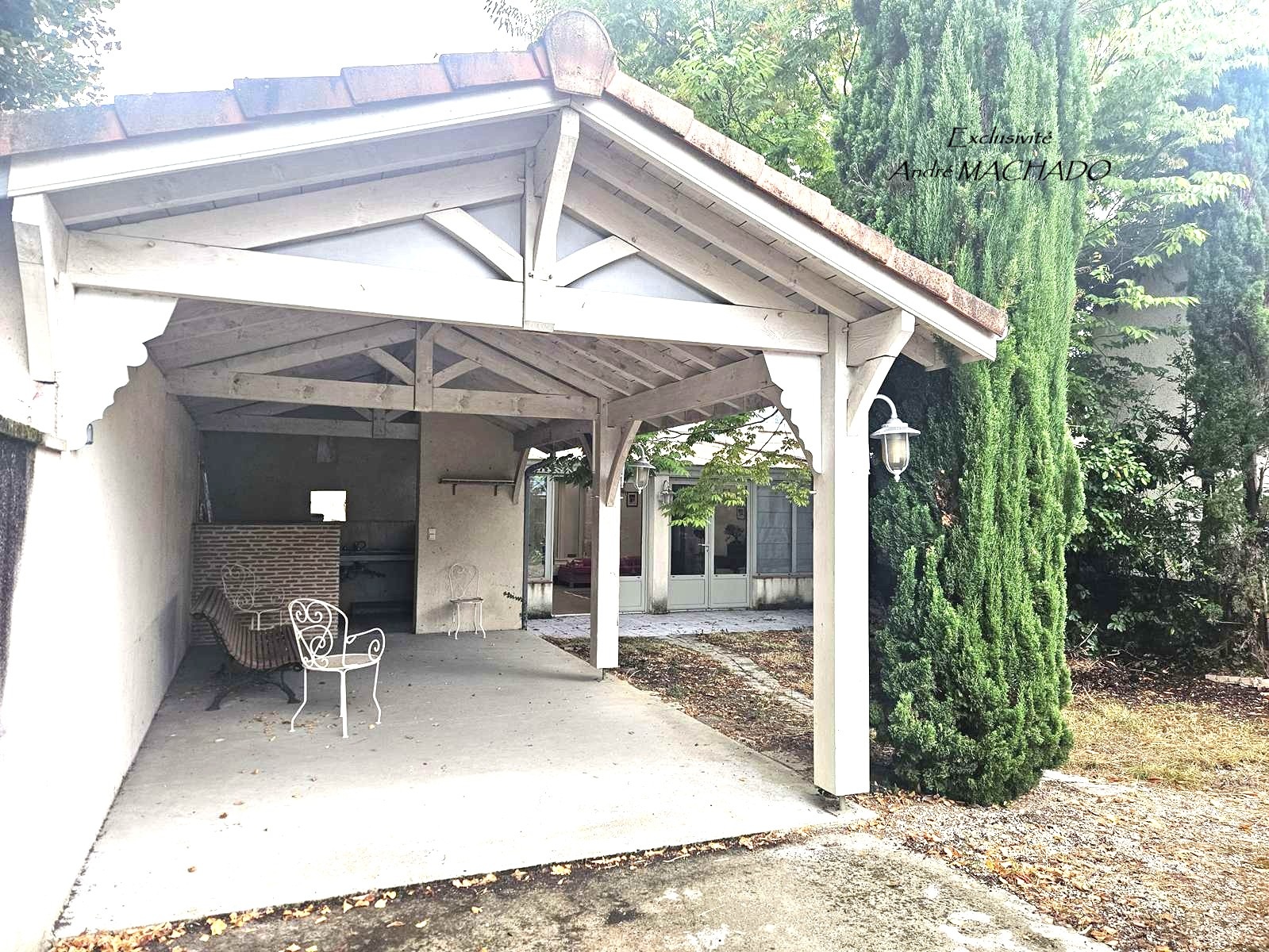 Exclusivite-Auvent-exterieur-maison-de-ville-Nerac-AMGH-IMMOBILIER