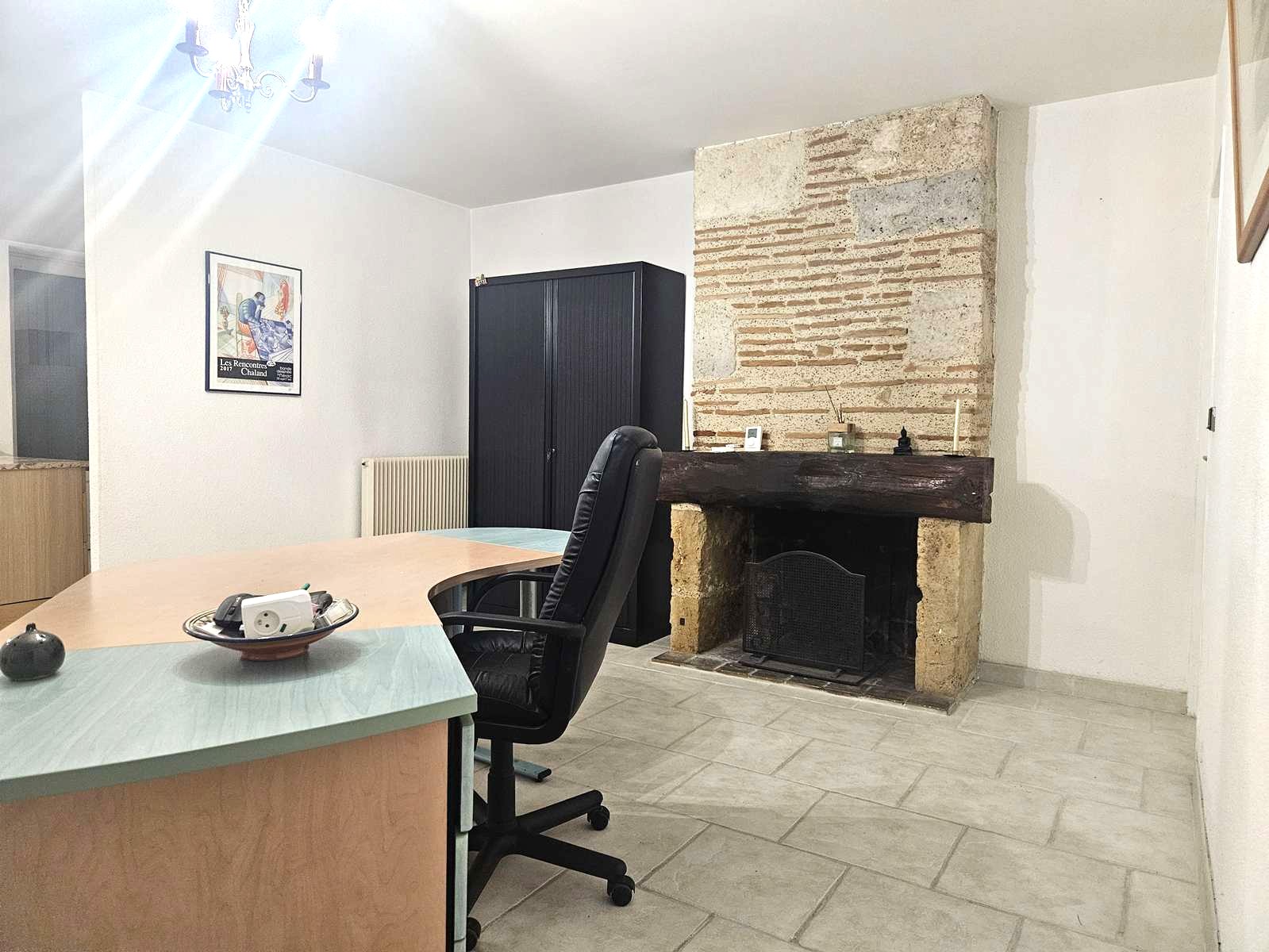 Salle-a-manger-cheminee-maison-de-ville-Nerac-AMGH-IMMOBILIER